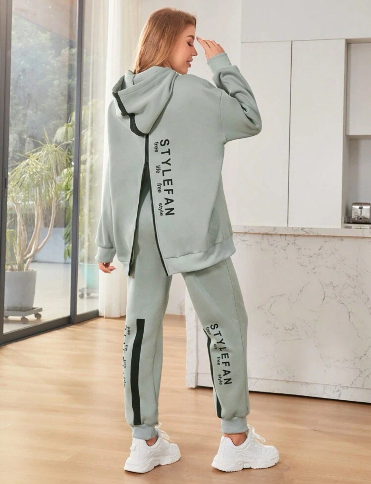 LUNE two-piece set with hoodie and sports